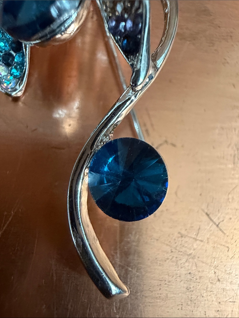 Blue Crystal Flower Brooch Pin - Women Jewelry Vintage Inspired Silvertone New - Picture 3 of 10